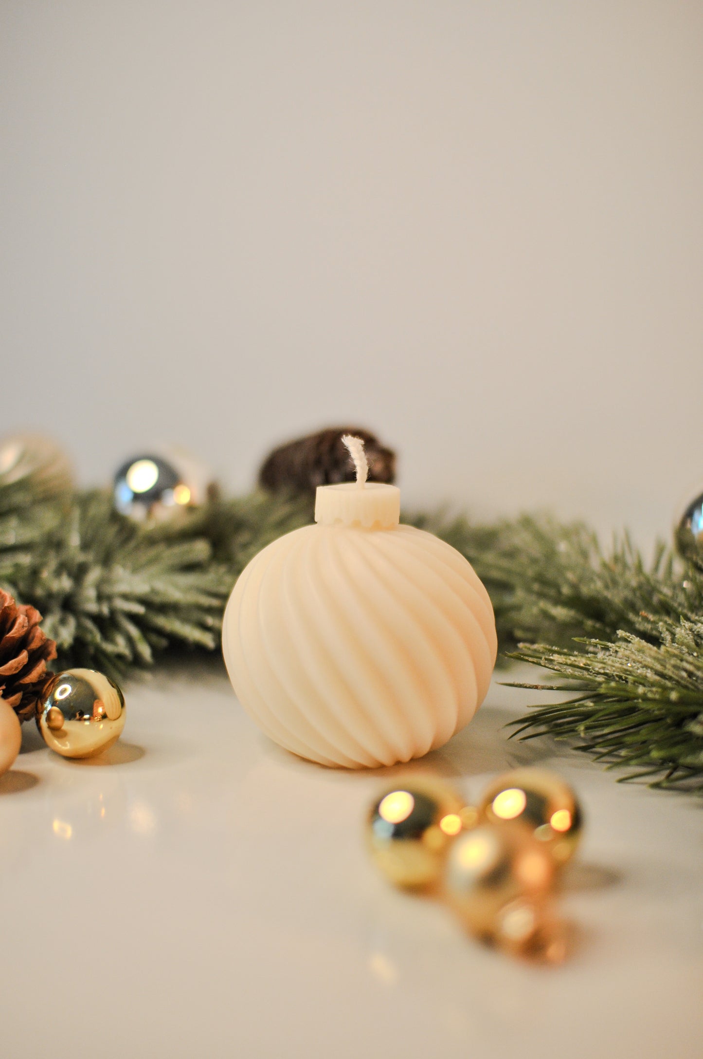 Bougie sculpturale - BOULE DE NOËL